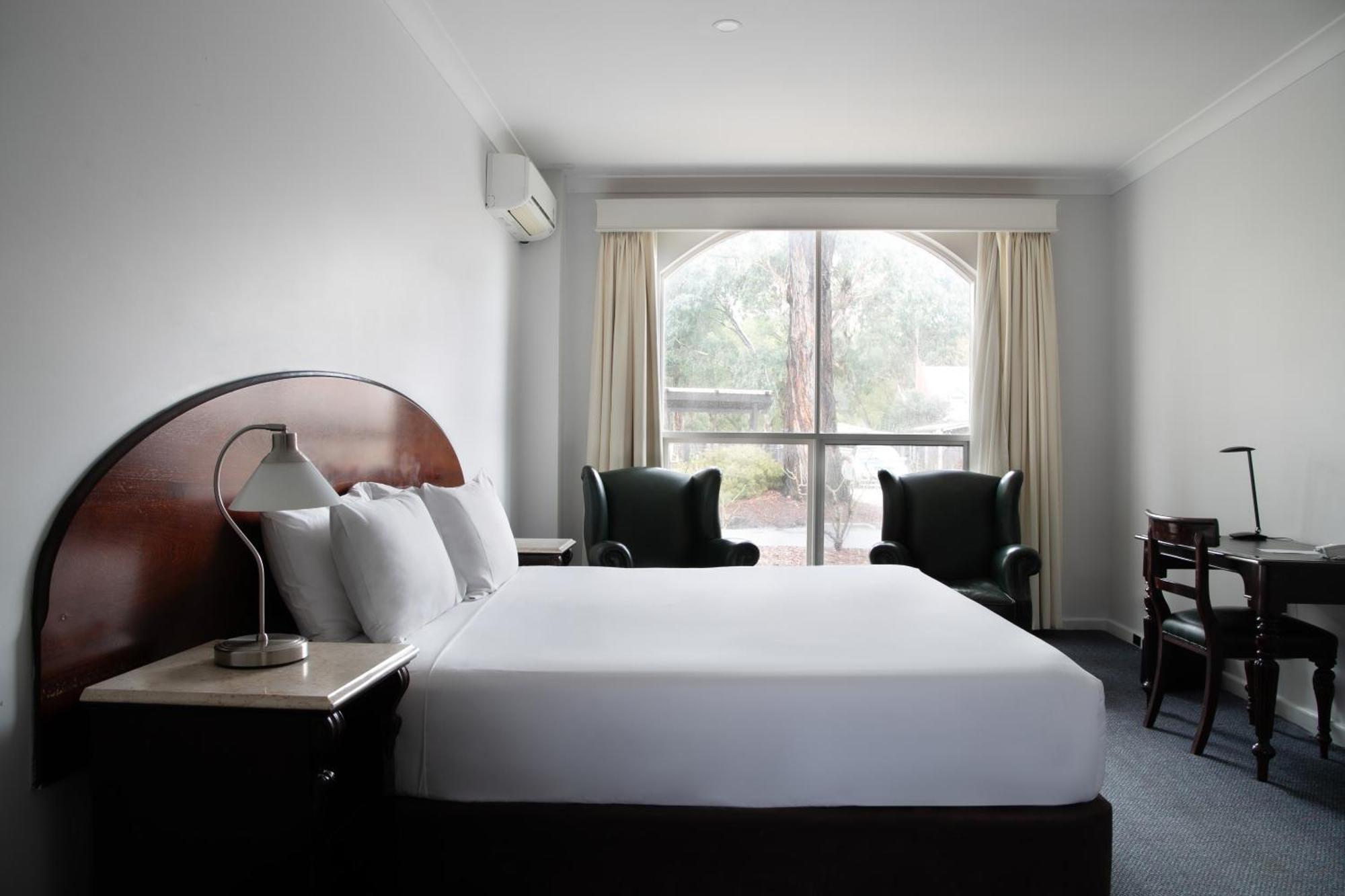 King Courtyard Room