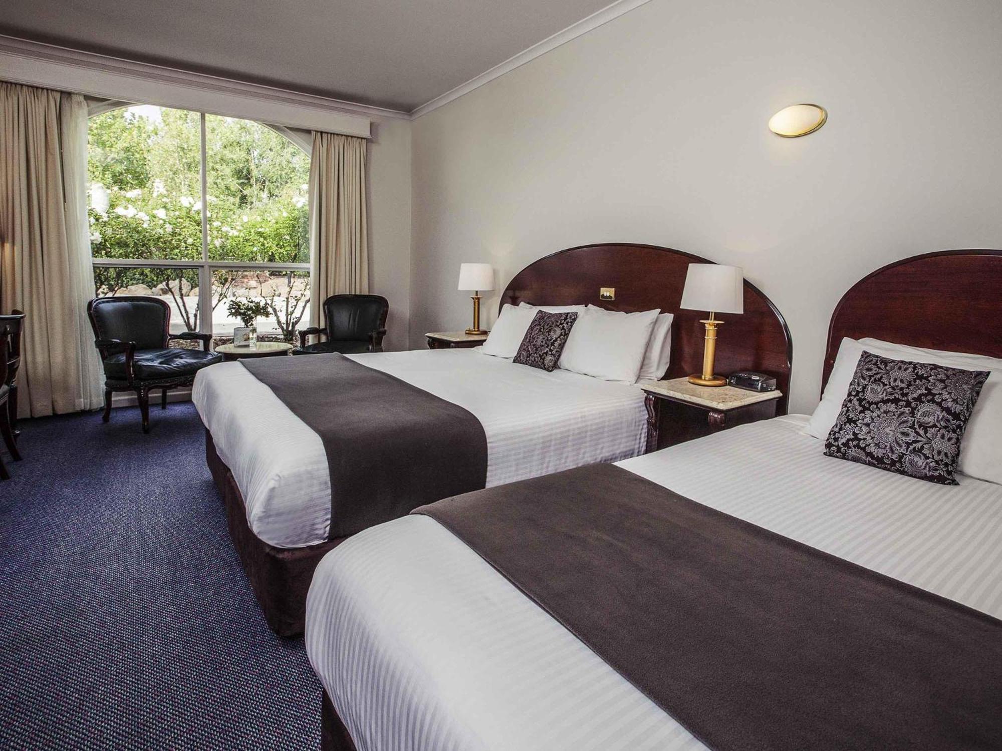King Courtyard Room